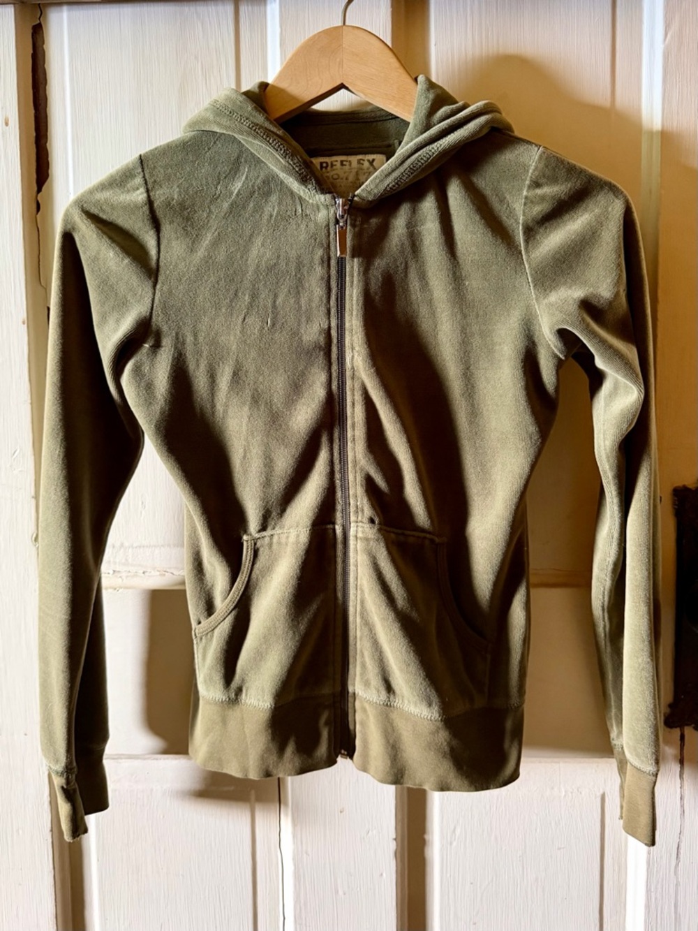 Olive Green Fitted Zip-Up Hoodie – Reflex (XS)